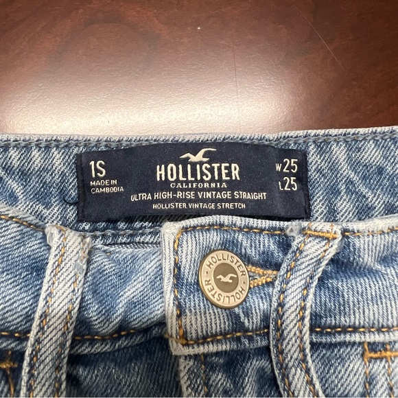 Hollister Light Blue Distressed Boyfriend Jeans - Picture 3 of 4